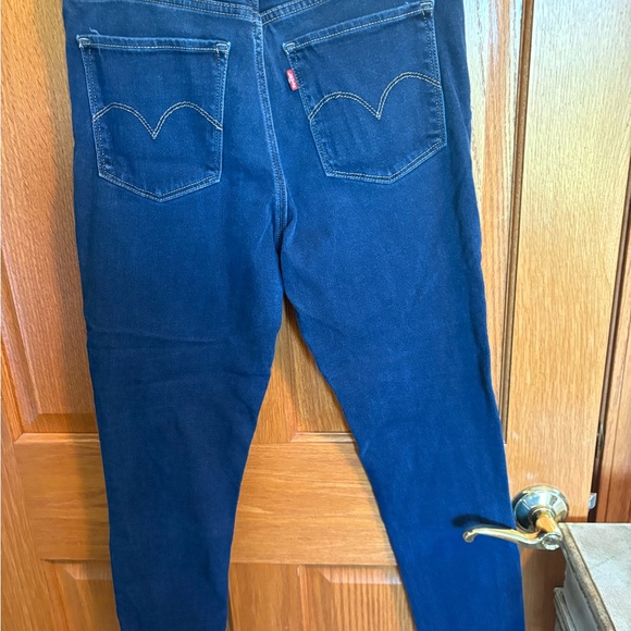 Levi's Women's Dark Indigo Jeans - Picture 3 of 4